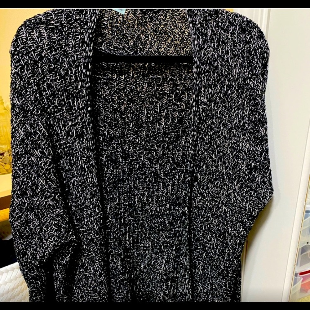 Cardigan black and white